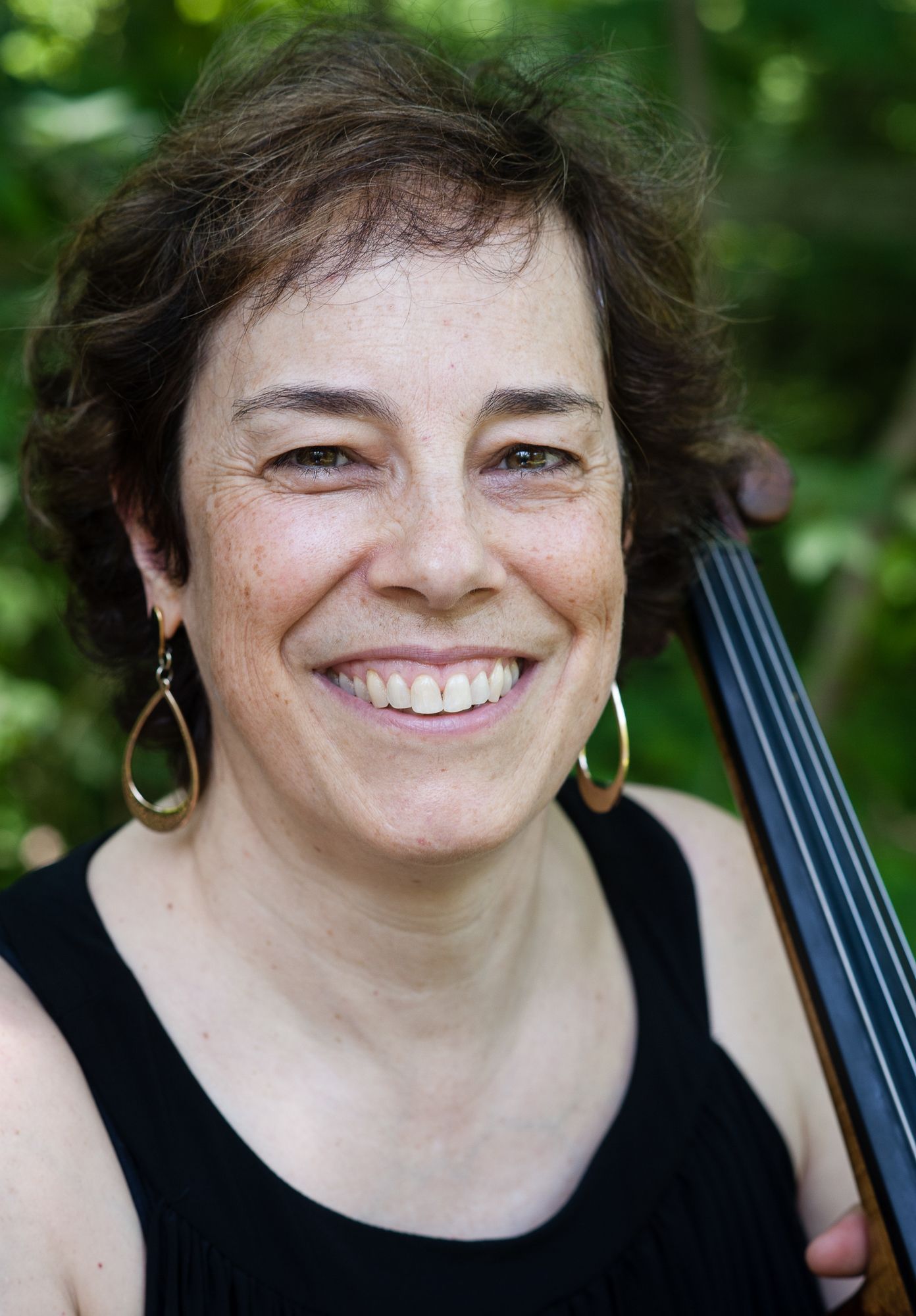 Cellist Erica Lessie